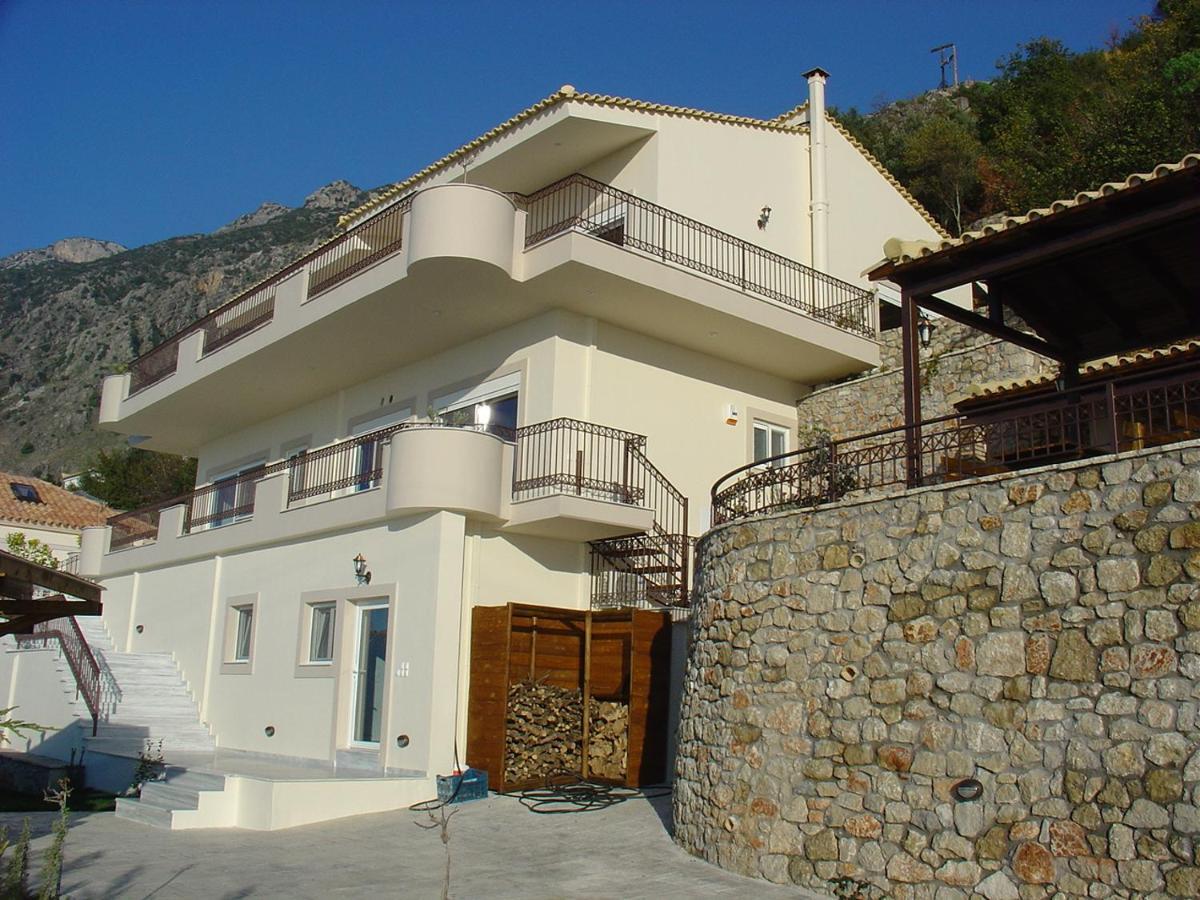 Verga First Floor Apartment Εξωτερικό φωτογραφία